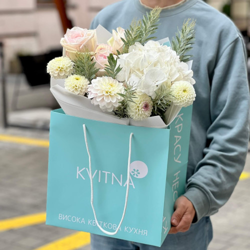 Букет з жоржинами «Світла Любов»