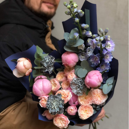 Изысканный букет с пионами «Загадочное вдохновение»