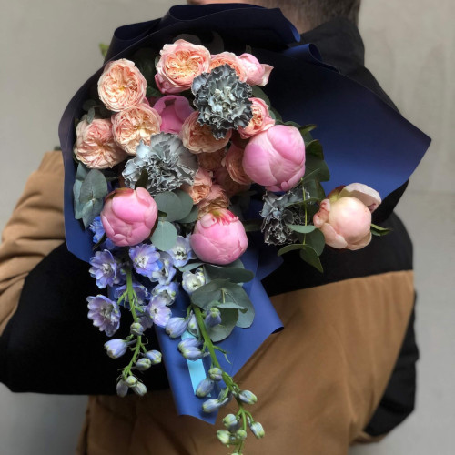 Изысканный букет с пионами «Загадочное вдохновение»