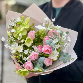 Ніжний букет з тюльпанами та алліумом «Лагідна весна»