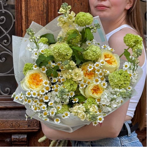 Мерехтливий життєрадісний букет «Паркові прогулянки»