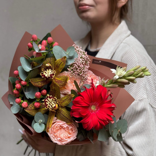 Interesting bouquet with gerbera and cymbidiums «Passionate Compliment»