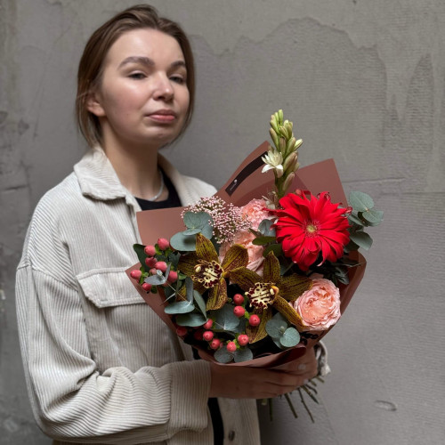 Interesting bouquet with gerbera and cymbidiums «Passionate Compliment»