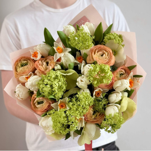 Весняний життєрадісний букет у відтінках картини Клода Моне «Сніданок на траві»