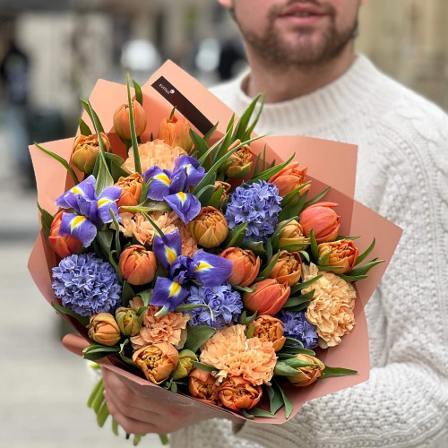Яскравий весняний букет «Чарівні контрасти»