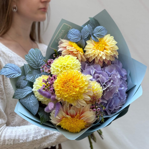 Кольоровий світлий букет «Безжурна посмішка»