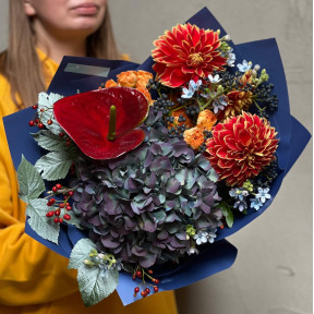 Контрастний букет з гортензією «Осінній виноград»