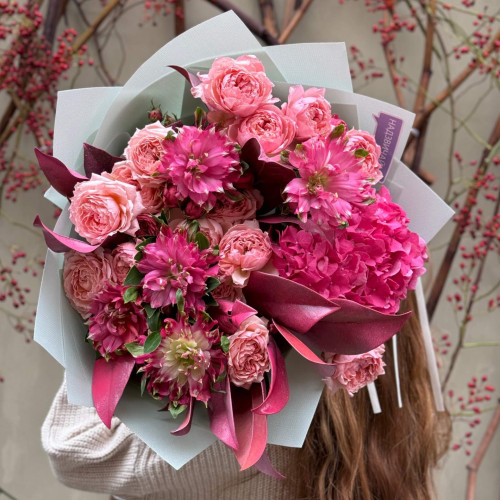 Яскравий рожевий букет «Полуничний щербет»