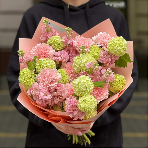 Світлий пухнастий букет «Весняна Ірина»