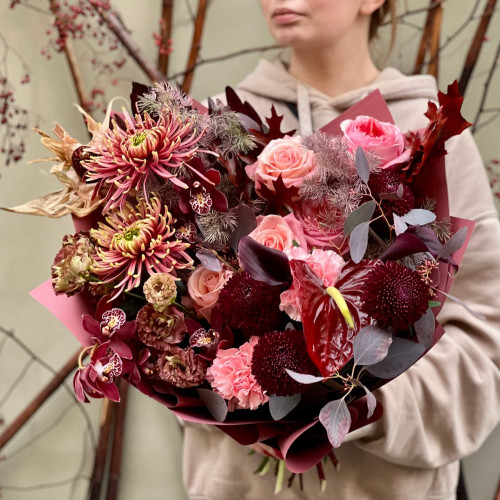 Розкішний букет з антуріумом «Потаємні чари»