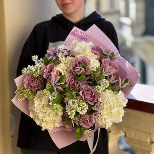 Ніжний букет з бузком та гортензіями «Пісні про кохання»