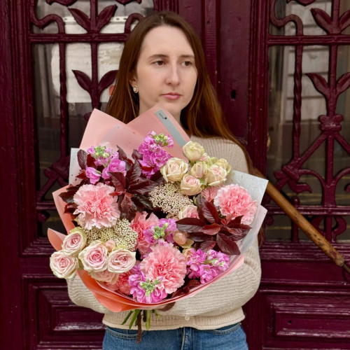 Світлий букет у рожевих відтінках «Елегантний комплімент»
