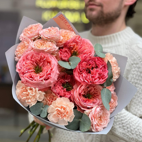 Кружевной букет из пионовидных роз и диантусов «Волшебство»