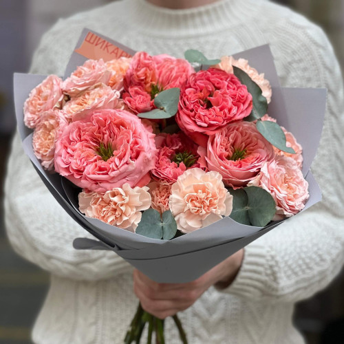 Кружевной букет из пионовидных роз и диантусов «Волшебство»