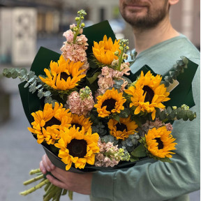 Яскравий ароматний букет «Стріли Сонця»