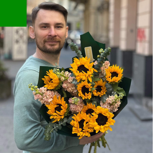 Яскравий ароматний букет «Стріли Сонця»