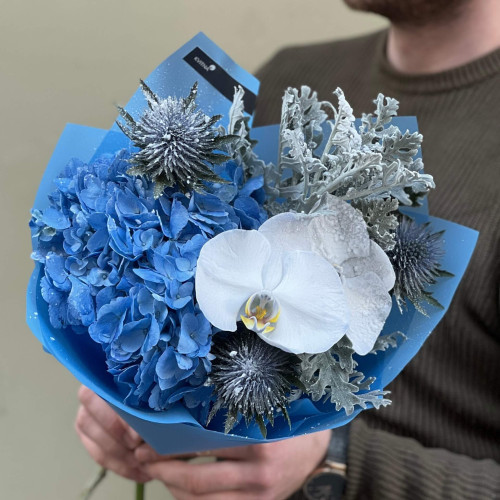 Snowy bouquet in blue shades «Winter Night»