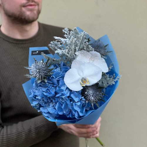 Snowy bouquet in blue shades «Winter Night»