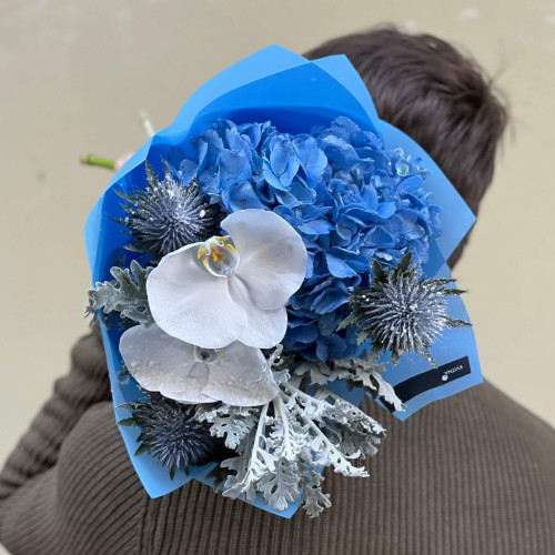 Snowy bouquet in blue shades «Winter Night»