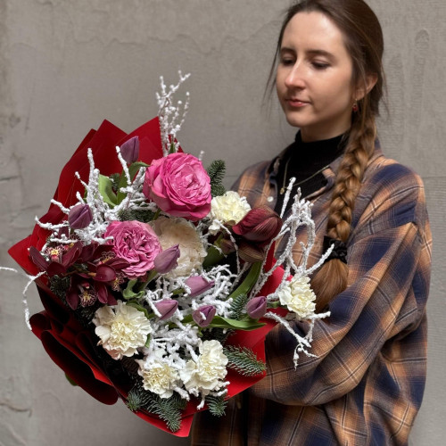 Яскравий букет з хвоєю та амарилісом «Зимовий настрій»