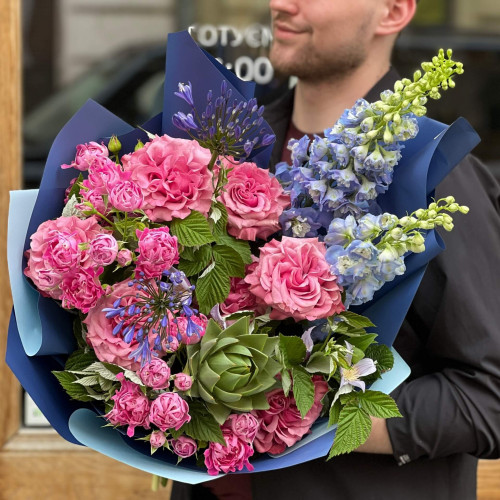 Яскравий букет з цікавими трояндами «Мереживний сон»