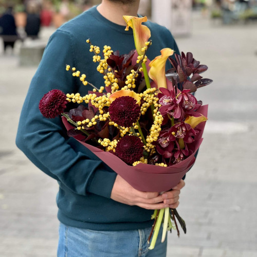 Осінній букет з ілексом та хризантемою Poker «Мистецтво блефу»