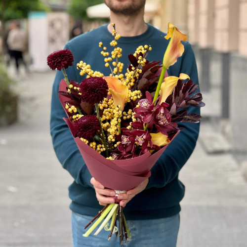 Осінній букет з ілексом та хризантемою Poker «Мистецтво блефу»