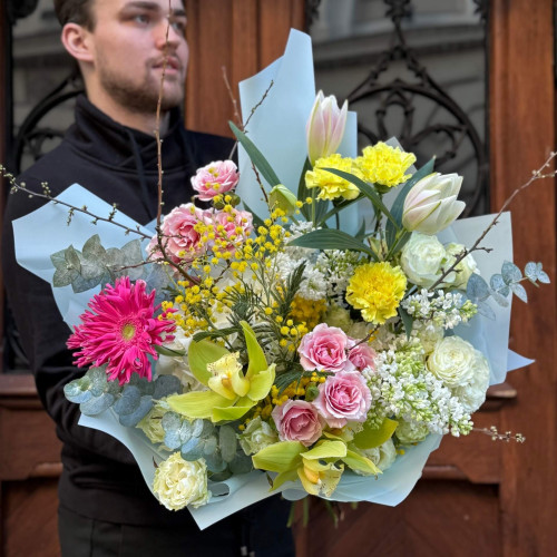 Цікавий букет з цимбідіумами та герберами «Весняний калейдоскоп»