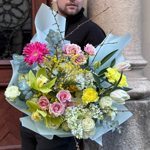 Цікавий букет з цимбідіумами та герберами «Весняний калейдоскоп»