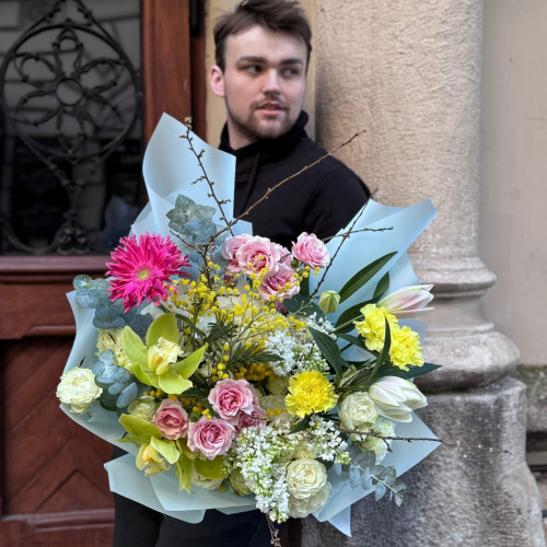 Цікавий букет з цимбідіумами та герберами «Весняний калейдоскоп»