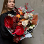 Контрастний букет з антуріумами «Святковий затишок»