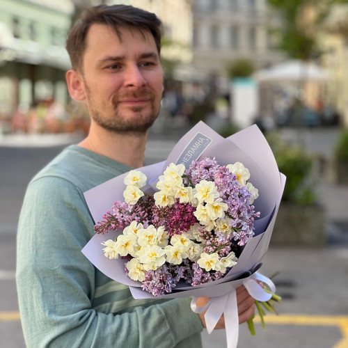 Милий ароматний весняний букет «Бузковий мед»