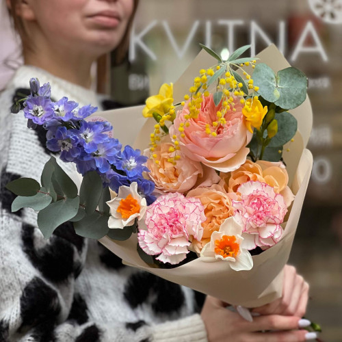 Кольоровий ароматний букет «Різнобарвна весна»