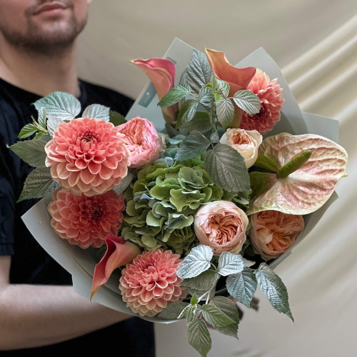 Світлий пастельний букет «Свіжі персики»