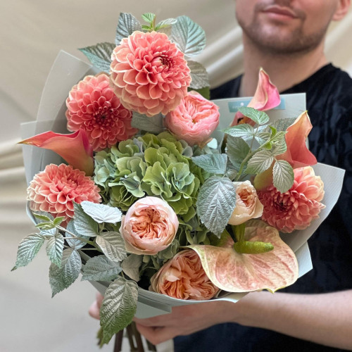 Світлий пастельний букет «Свіжі персики»