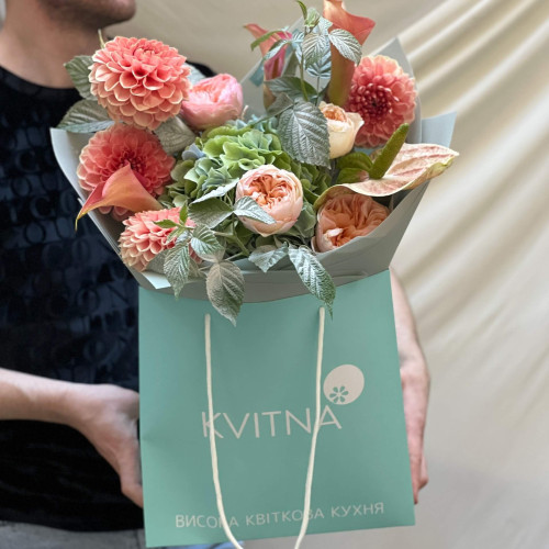 Світлий пастельний букет «Свіжі персики»