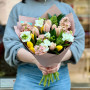 Букет з тюльпанами та матіолою «Весняний вітерець»