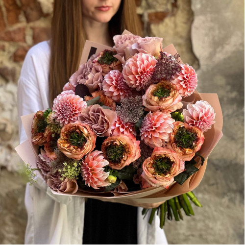 Luxurious, rich and bright bouquet «Secret Desire»