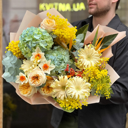 Весняний запашний букет з гортензією, герберами та піоновидними трояндами «Акварельна Флоренція»