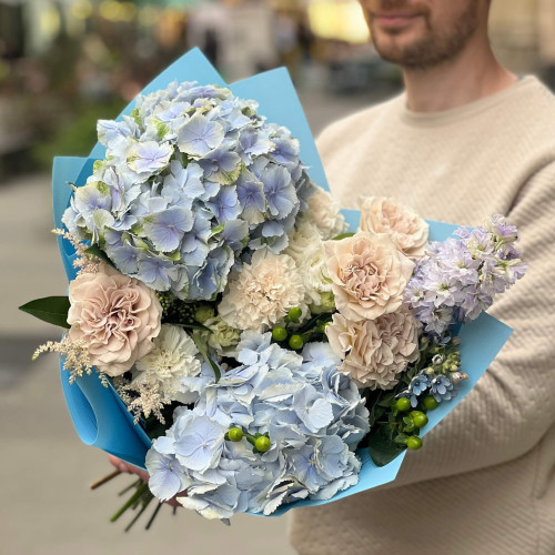 Спокійний пастельний букет «Вітряне небо»