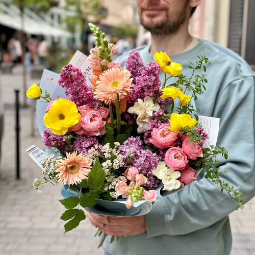 Кольоровий весняний букет «Улюблена цукерочка»