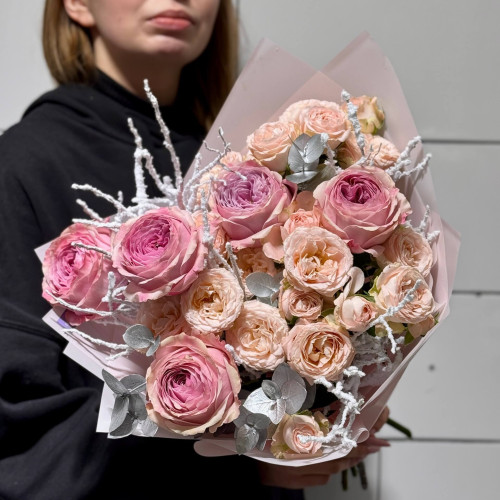 Нежный букет с пионовидными розами «Зимнее утро»