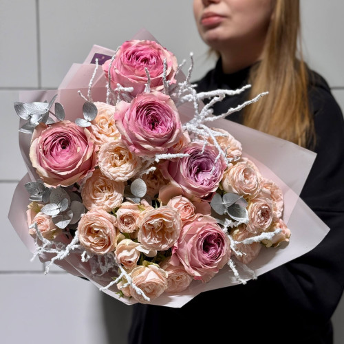 Нежный букет с пионовидными розами «Зимнее утро»