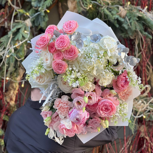 Розкішний букет з півоніями та бузком «Весна для Анастасії»