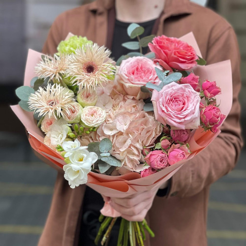 Ніжний букет з гортензією «Розкішна Олександра»