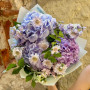 Вишуканий букет із поєднанням гортензії та скабіози «Лавандовий прибій»