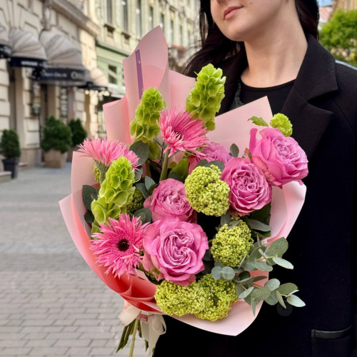 Яскравий букет з герберами «Солодкий лайм»