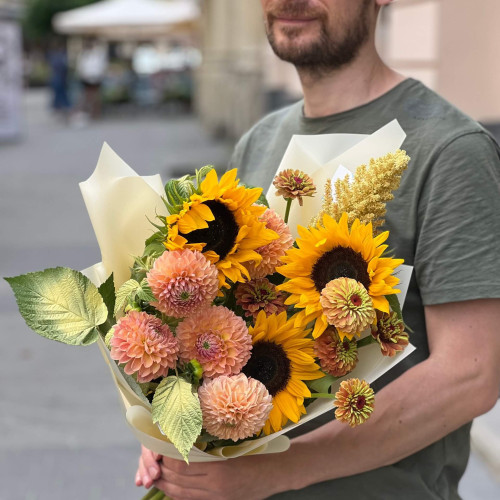 Букет у теплих відтінках із соняшниками «Серпневе натхнення»