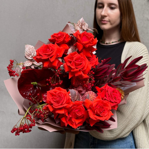 Красный яркий букет «Рубиновая панна»