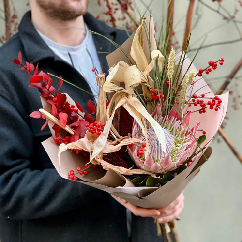 Цікавий букет з протеєю «Український фʼюжн»